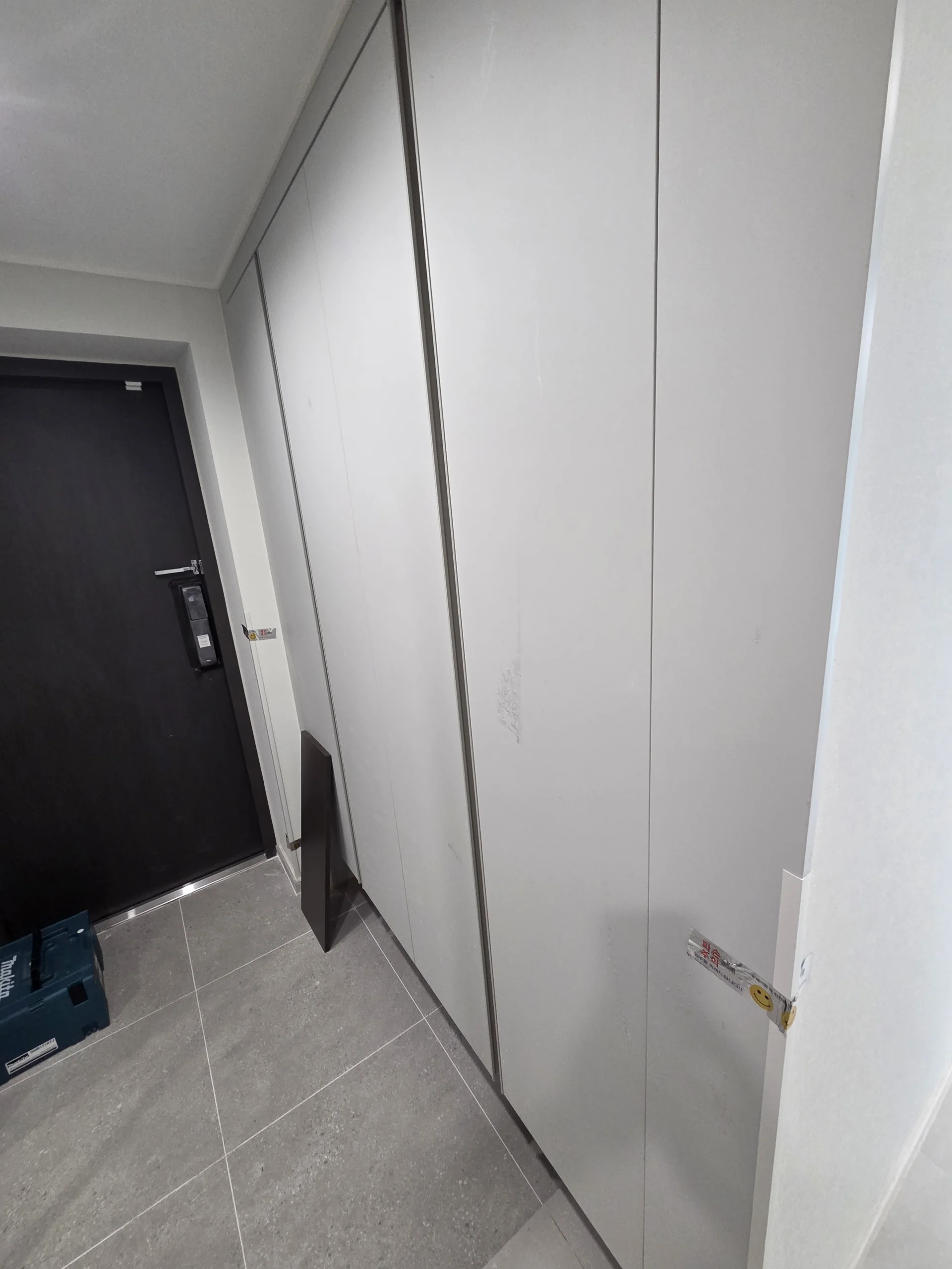 김포 장기동 현관신발장리폼 매입조명 월넛 오픈 진열장
